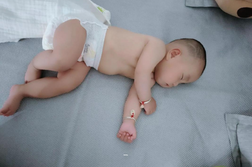 巴音郭楞蒙古宝宝咳到吐怎么办